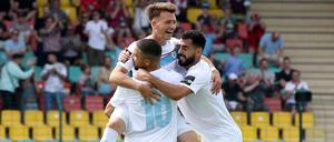 Im Hinspiel siegte Viktoria 4:0 gegen Kaiserslautern - damals noch mit Tolcay Ciğerci (re.).