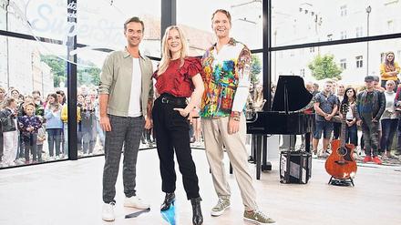 Vom „Traumschiff“ auf die Jurorenbrücke von „Deutschland sucht den Superstar“. Schlagersänger Florian Silbereisen (links) bewertet zusammen mit Musikproduzent Toby Gad und der holländischen Sängerin Ilse DeLange die DSDS-Kandidaten. 
