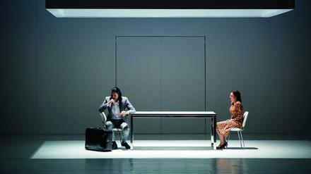 Zu Beginn der Inszenierung sind Orfeo (Carlo Vistoli) und Euridice (Nadja Mchantaf) sprachlos. 
