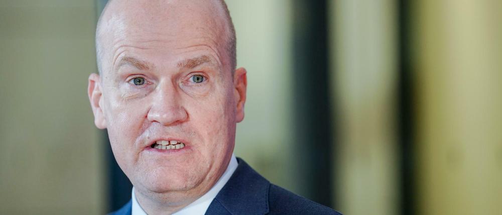 Die Unionsfraktion um den Vorsitzenden Ralph Brinkhaus will einen eigenen Impfpflicht-Antrag einbringen.