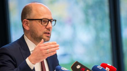 Der promovierte Jurist Till Steffen - hier im Jahr 2017 noch als Hamburger Justizsenator - vertritt die Grünen mittlerweile als Abgeordneter im Bundestag.