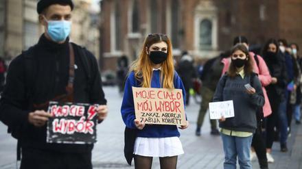 In Krakau demonstrierten viele am 21. Oktober 2020 gegen das Abtreibungsgesetz, das am folgenden Tag verabschiedet wurde.