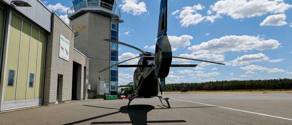Die Bayern umflogen den Großflughafen vor den Toren der Stadt und landeten mit zwei kleineren Propellermaschinen in Schönhagen, 30 Kilometer südlich von Potsdam. 