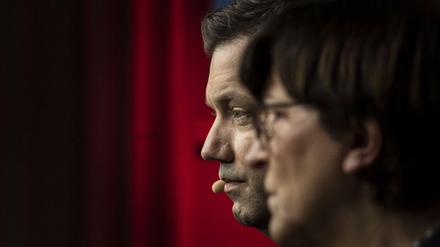Die SPD-Chefs Lars Klingbeil und Saskia Esken sind besorgt wegen der hohen Energiepreise 