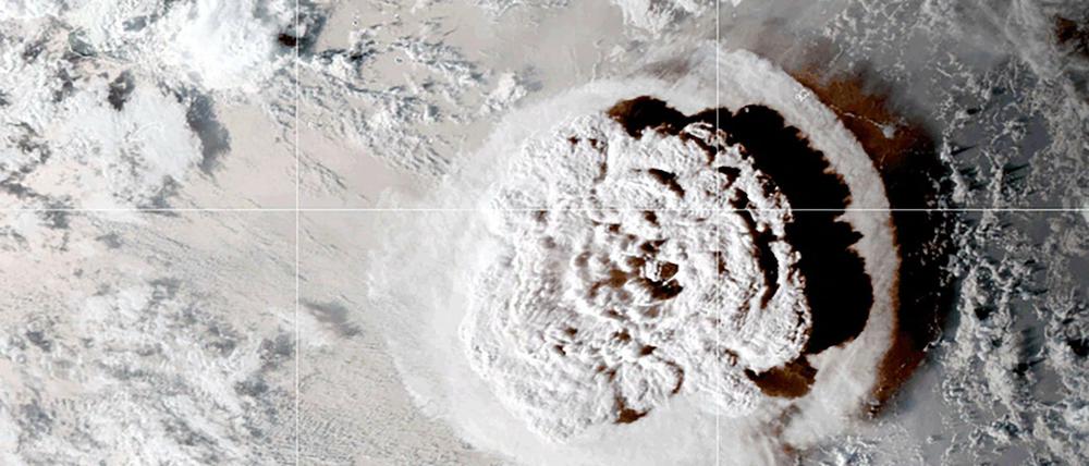 Ein Satellitenbild zeigt den Ausbruch des Untersee-Vulkans Hunga-Tonga-Hunga-Ha'apai vor Tonga.