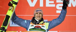 Karl Geiger feiert doppelt in Titisee-Neustadt.