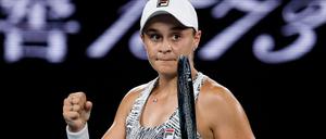 Die Weltranglisten-Erste Ashleigh Barty feiert ihren Sieg und damit den Einzug ins Finale der Australian Open.