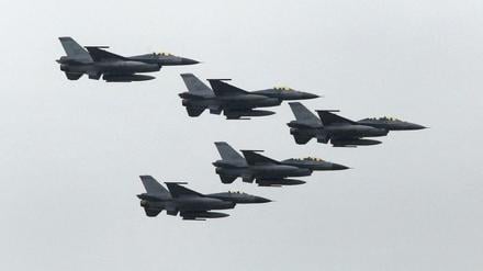 Taiwanesische Militärflieger machten sich am Sonntag nach der chinesischen Provokation bereit.