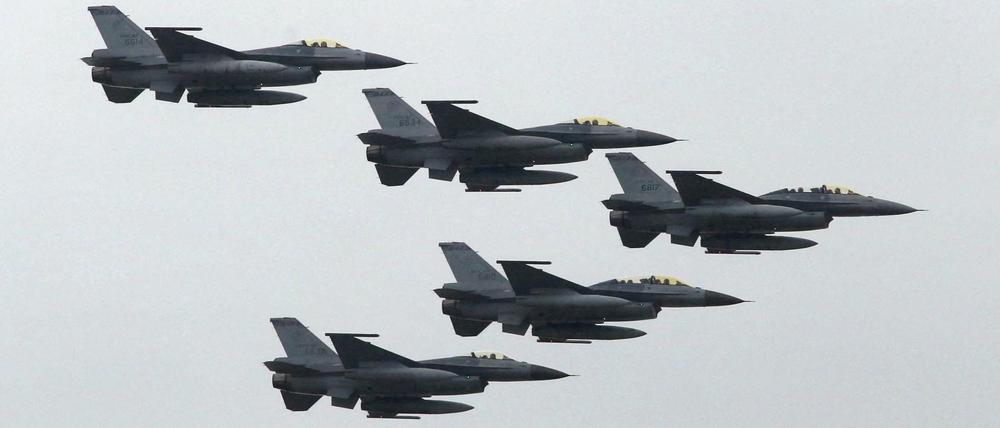 Taiwanesische Militärflieger machten sich am Sonntag nach der chinesischen Provokation bereit.