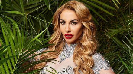 Weil Janina Youssefian Mitcamperin Linda Nobat rassistisch beleidigte, wurde sie von RTL aus der Sendung genommen. 