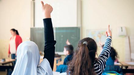 Setzt eine reflexhafte Religionskritik Versuche auf Spiel, den Unterricht für verschiedene Lebensrealitäten zu öffnen?