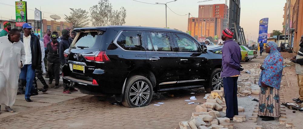 Einschüsse im Auto des Präsidenten Roch Marc Christian Kaboré in Burkina Faso.