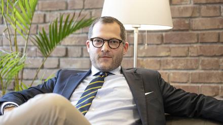 Wohin geht Julian Reichelt? Laut neuester Spekulation bandelt er mit Milliardär und Fernsehsender-Besitzer Frank Gotthardt an.