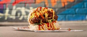 Ein echter Weltburger: der indisch inspirierte Kerala Chicken Burger von Gullyburger am Ostbahnhof. 