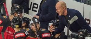 Wir packen das! Bundestrainer Söderholm (rechts) im November beim Deutschland-Cup, den sein Team überzeigend gewann.