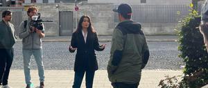 Vor der Chinesischen Botschaft in München: Zumretay Arki und ARD-Sportexperte Felix Neureuther. 