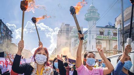 Protest gegen Myanmars Militärjunta in Yangon (Archivbild vom 14. Juli 2021)