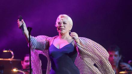 Popstar Sezen Aksu, von ihren Fans "Kleiner Spatz" genannt, ist im Moment deutlicher populärer als der Präsident.