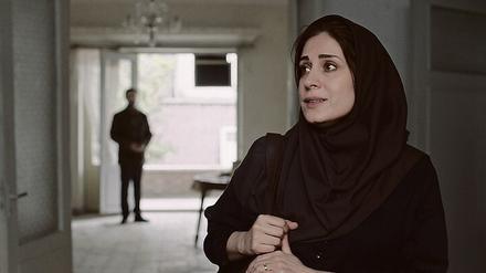 Mina (Maryam Moghaddam) muss erleben, was es bedeutet, als Frau im Iran auf sich allein gestellt zu sein.