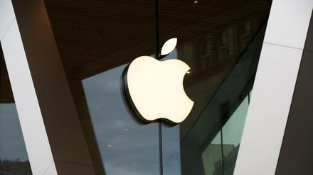 Apple-Logo an der Fassade eines Apple Stores in New York (Archivbild)