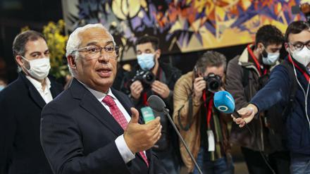 Antonio Costa spricht vor Journalisten.