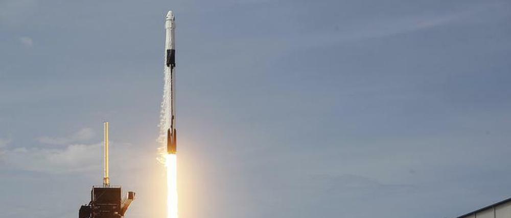 Eine „Falcon 9“-Rakete von SpaceX startet von Cape Canaveral im Mai 2020.