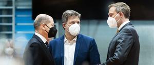Unterschiedliche Vorstellungen: Kanzler Olaf Scholz, Wirtschaftsminister Robert Habeck und Finanzminister Christian Lindner müssen sie unter einen Hut bringen.