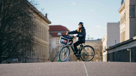 Die Fahrradkuriere bringen Produkte aus der Apotheke bis an die Wohnungstür.