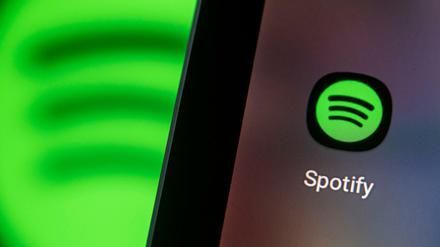 Logo der App Spotify auf einem Smartphone 