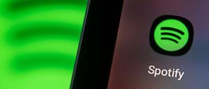 Logo der App Spotify auf einem Smartphone 