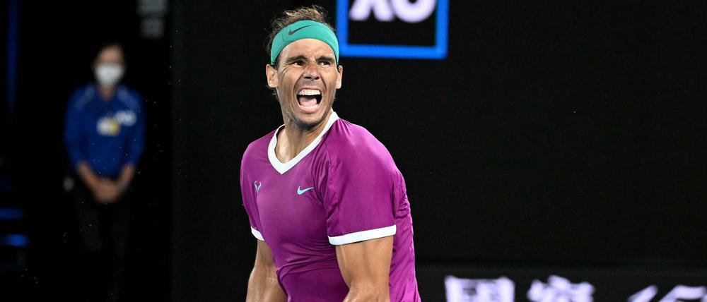 Rafael Nadal jubelt über seinen Einzug ins Finale der Australian Open. Dort kann er seinen 21. Grand-Slam-Titel holen.