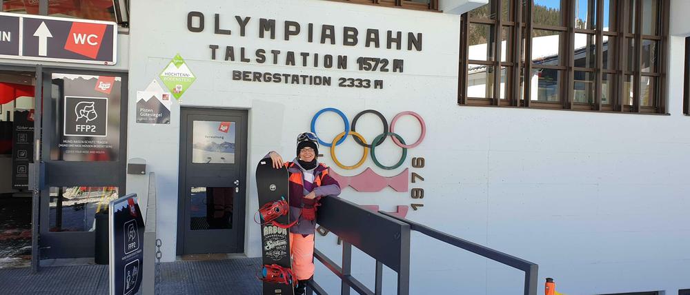 Unsere Autorin an historischer Stelle, dort wo in ihrem Geburtsjahr Olympische Spiele stattfanden.