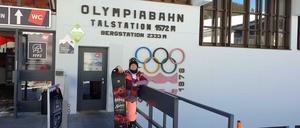Unsere Autorin an historischer Stelle, dort wo in ihrem Geburtsjahr Olympische Spiele stattfanden.