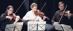 Zweiter Anlauf.  Anna (Nina Hoss, Mitte) erlebt im Streicherensemble einen peinlichen Gesichtsverlust. 