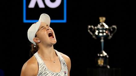 Die Australierin Ashleigh Barty gewinnt zum ersten Mal in ihrer Karriere die Australian Open. Im Finale schlägt sie die US-Amerikanerin Danielle Collins.