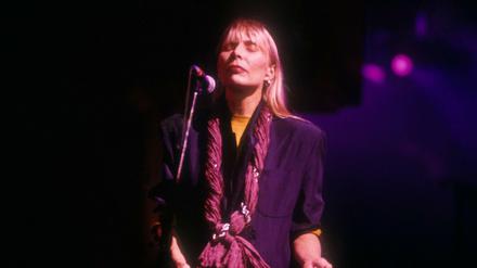 Die kanadische Musikerin Joni Mitchell schließt sich der Protestaktion von Neil Young an.