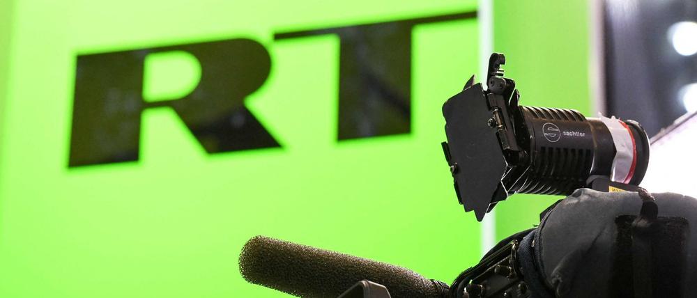 Der staatlich kontrollierte Sender Russia Today (RT) hat in Deutschland keine Sendelizenz.