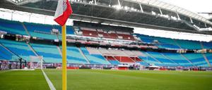 Leere Tribünen in der Red Bull Arena in Leipzig. Coronabedingte Geisterspiele sollen dort zukünftig der Vergangenheit angehören.