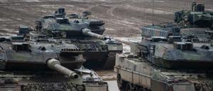 Deutsche Partner erhalten Kriegswaffen und weitere militärische Güter im Wert von 2,2 Milliarden Euro.