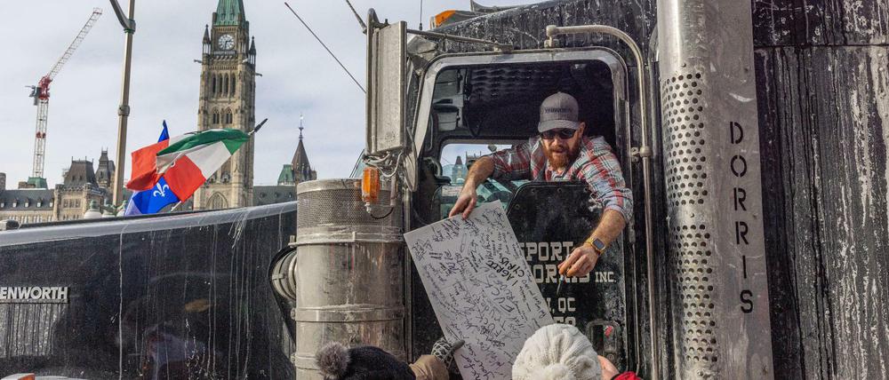 Einige Trucker sind aggressiv und Bewohner leiden darunter, andere unterstützen den Protest in Ottawa.