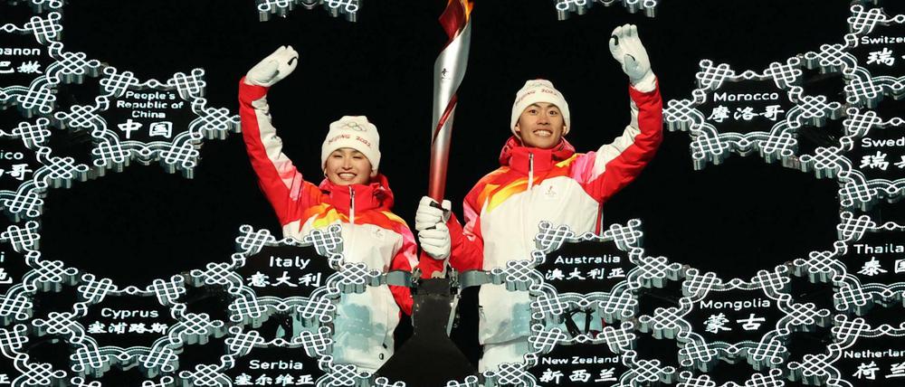 Die Ski-Langläuferin Dinigeer Yilamujiang hatte mit dem Nordischen Kombinierer Zhao Jiawen am Freitag das Feuer entzündet