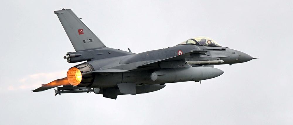 Ein Kampfflugzeug der türkischen Luftwaffe, 2014