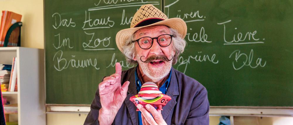 Dieter Hallervorden in der ARD-Komödie „Oskar, das Schlitzohr und Fanny Supergirl“.