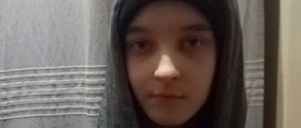 Die 22-Jährige ist 1,55 bis 1,60 Meter groß und hat mittelblonde bis hellbraune Haare.