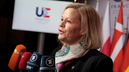 Innenministerin Nancy Faeser am Donnerstag bei einem Treffen mit ihren EU-Amtskollegen in Lille. 