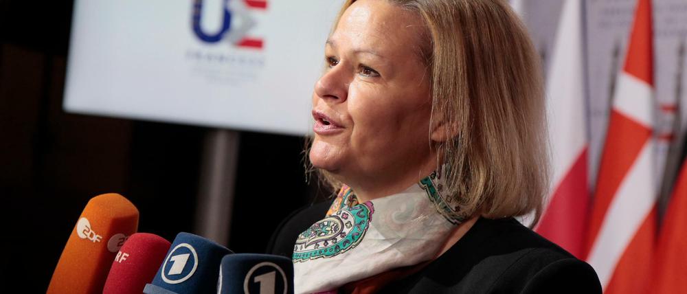 Innenministerin Nancy Faeser am Donnerstag bei einem Treffen mit ihren EU-Amtskollegen in Lille. 