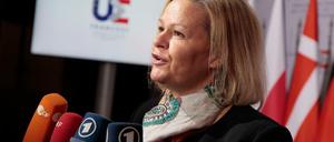 Innenministerin Nancy Faeser am Donnerstag bei einem Treffen mit ihren EU-Amtskollegen in Lille. 