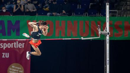 Der deutsche Stabhochspringer Oleg Zernikel stellte beim Istaf Indoor in Berlin eine neue persönliche Bestmarke auf.