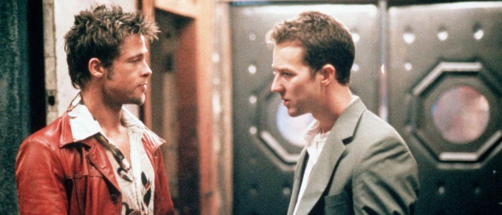 Brad Pitt (links) und Edward Norton in einer Szene von „Fight Club“ (Archivbild von 2011)