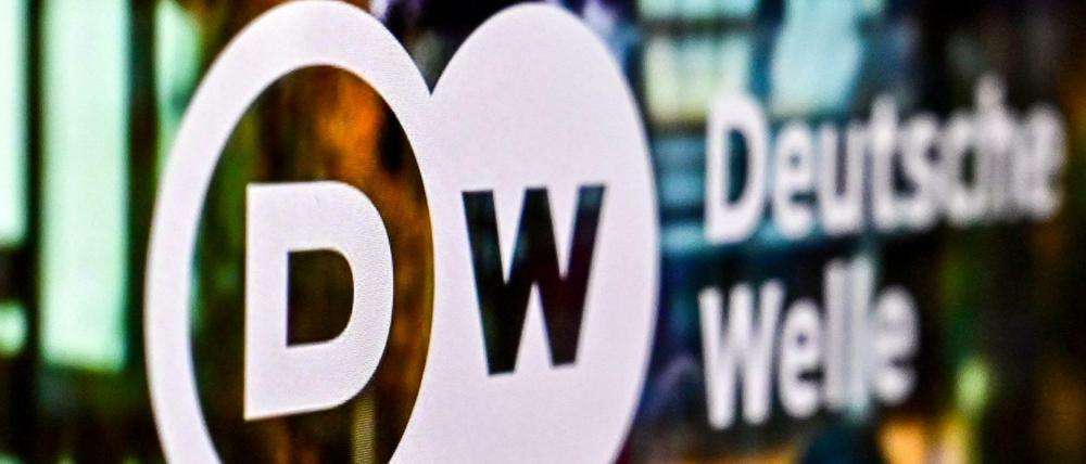 Logo der Deutschen Welle auf einem Bildschirm